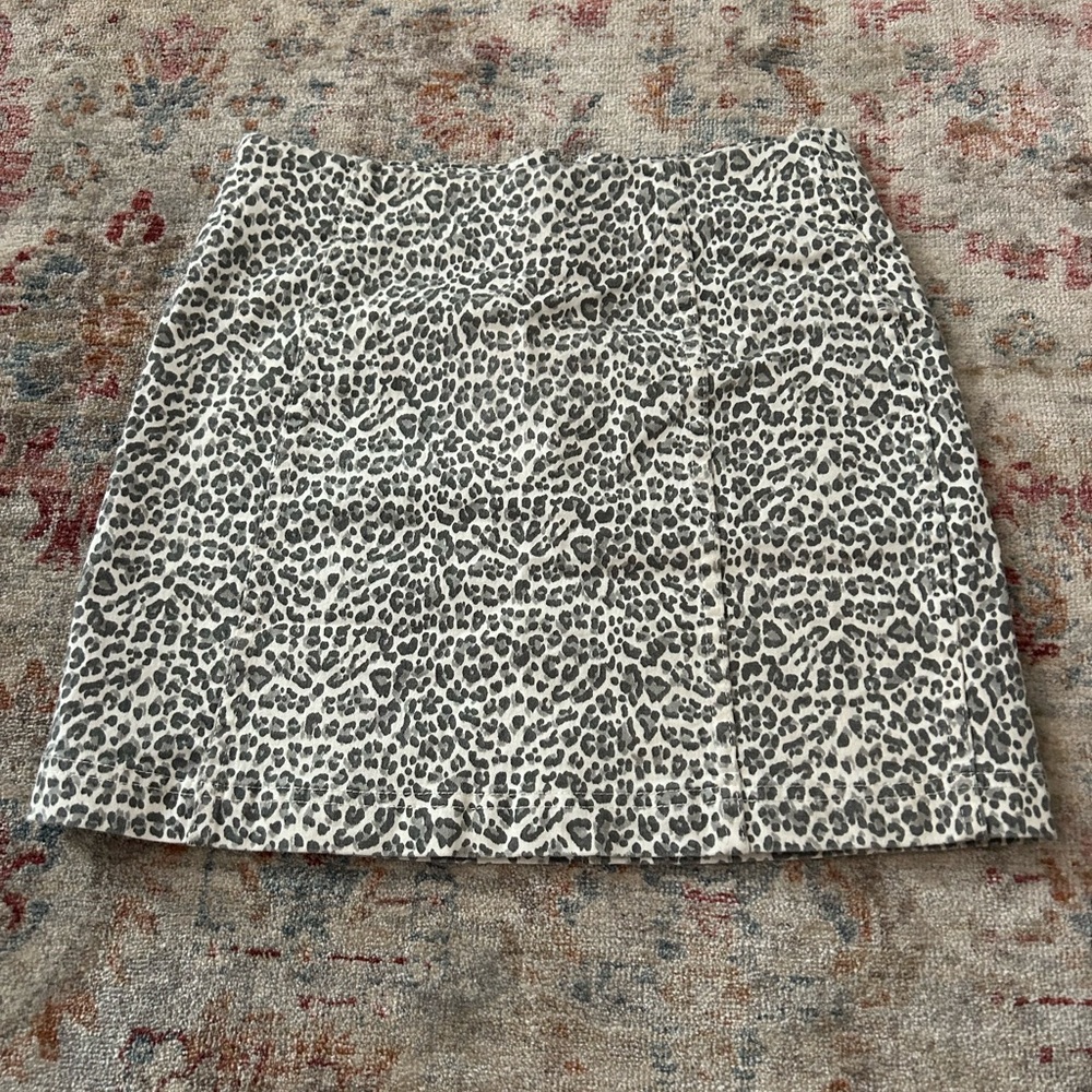 Beautiful & flattering skirt!